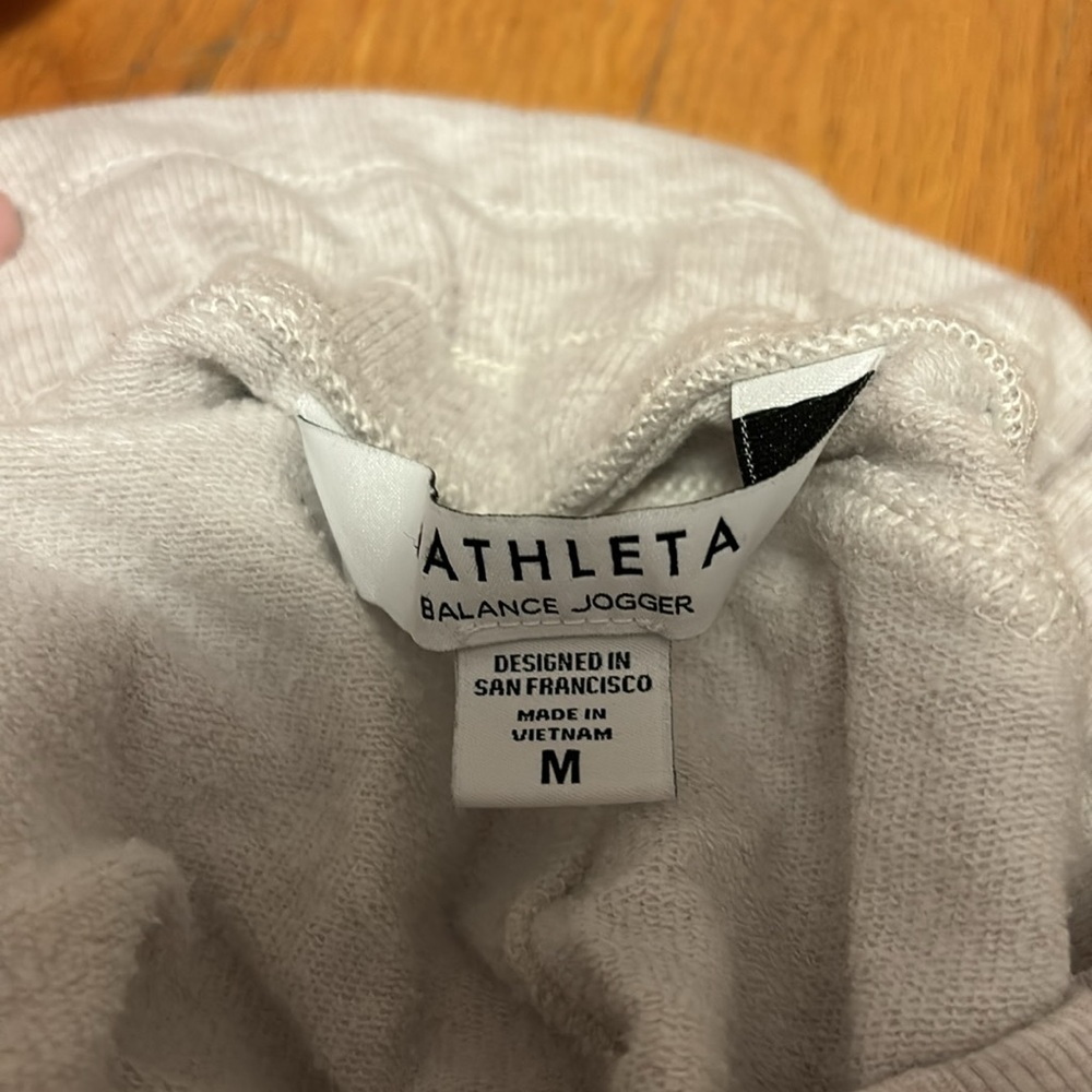 Women’s medium athleta balance jogger - Picture 2 of 2